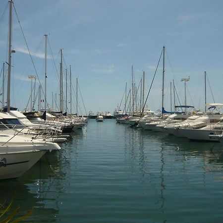 Charmant 2P Vue Mer Face Au Port De Golfe Juan المظهر الخارجي الصورة